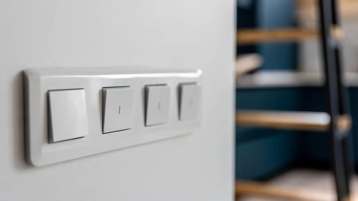 The finished, correctly fitted switch plate